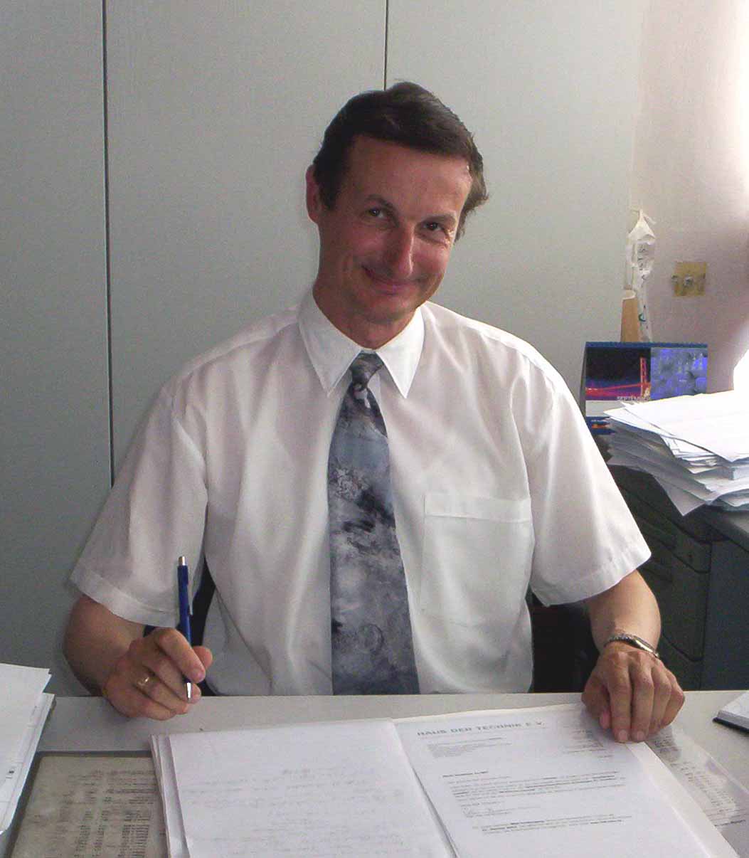 Professor Dr.-Ing. habil. Bernd Platzer