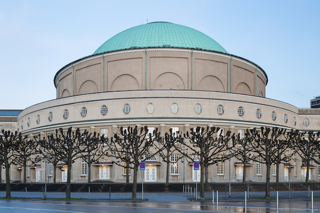 Dome hall of the HCC (Christian A. Schröder, Wikimedia Commons)