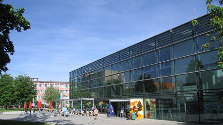 Mensa-Gebäude auf dem Campus Reichenhainer Straße.