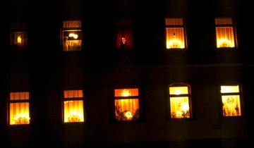 weihnachtlich beleuchtetes Haus Scheibenberg