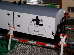 Modelleisenbahnwagen TT mit der Burg Scharfenstein