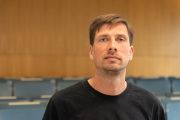 Portrait: Dr. Manfred Karras