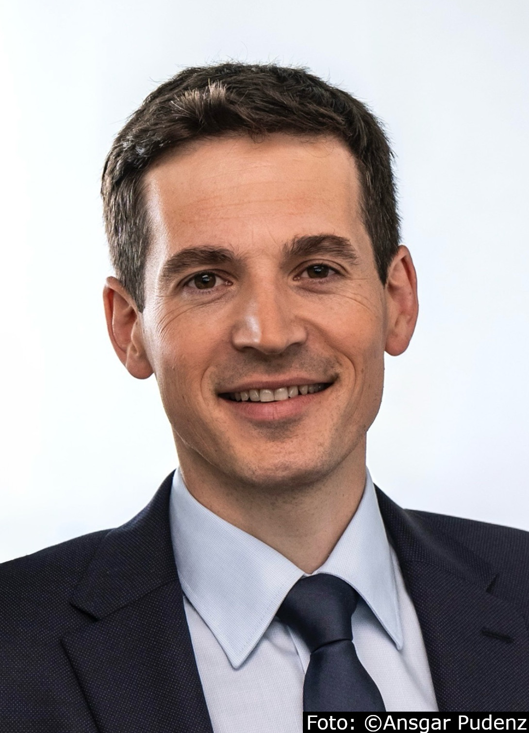 Portrait: Prof. Dr. Thomas Basler