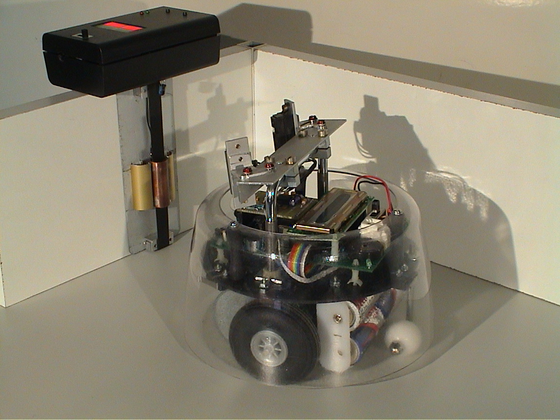 Labyrinth-Roboter erste Generation mit Leuchtboje