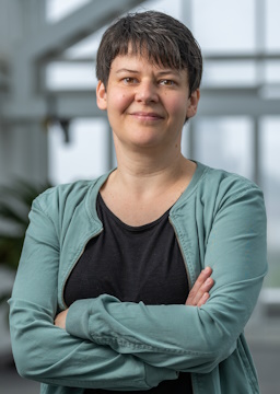 Portrait: Prof. (FH) Dr. Regina Roschmann