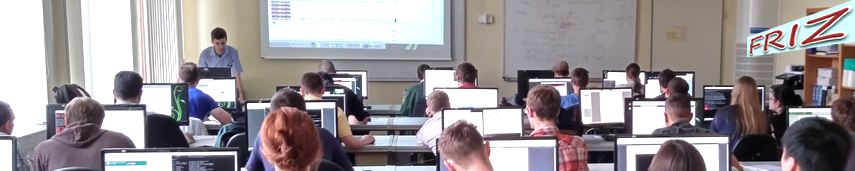 Ein Computerpool mit Studierenden