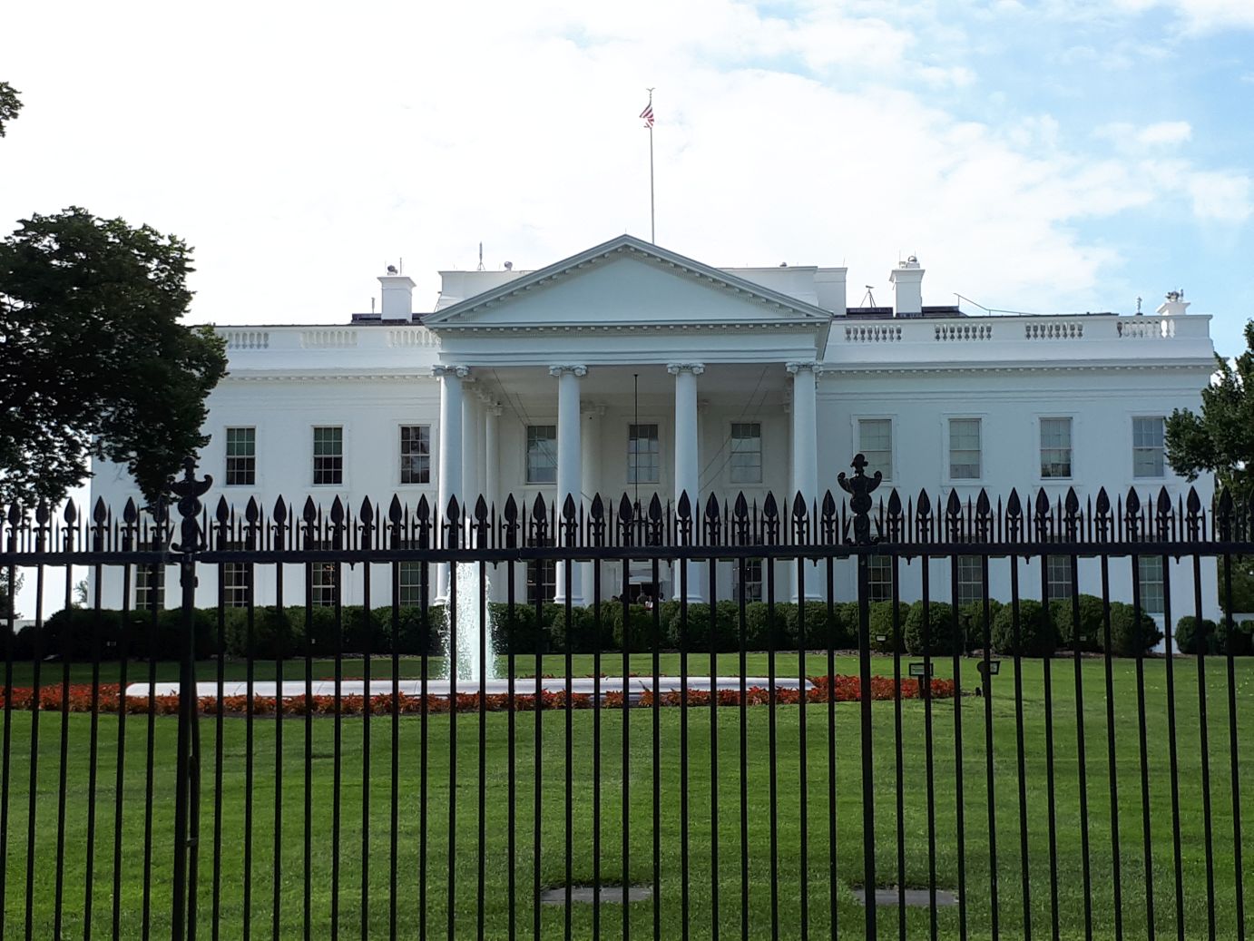 Image of the White House in Washington