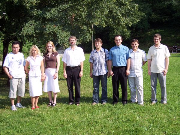 Grupppenfoto der Mitarbeiterinnen und Mitarbeiter