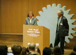 Prof. Birgit Spanner-Ulmer und ihr Vorgänger Prof. Hartmut Enderlein