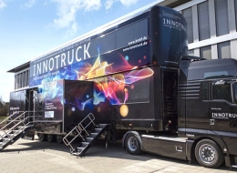 Der „InnoTruck“ ist ein doppelstöckiges Ausstellungsfahrzeug, in dem künftig die Zukunftsaufgaben der Hightech-Strategie der Bundesregierung deutschlandweit der breiten Öffentlichkeit vorgestellt werden. Foto: BMBF