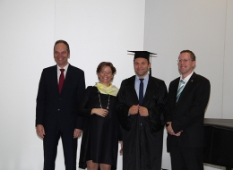 Prof. Bruder, Prof. Bullinger-Hoffmann, Dr. Walther und Prof. Odenwald nach der erfolgreichen Promotion