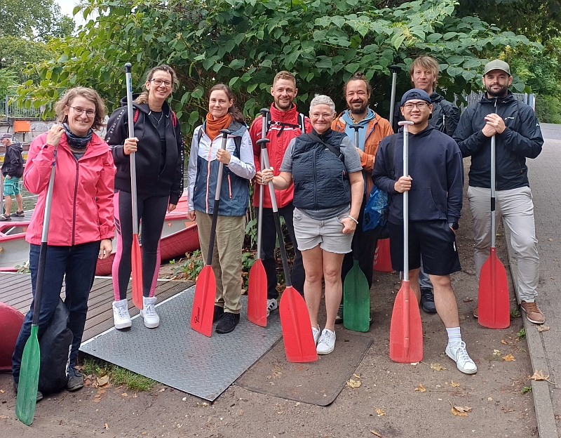 Teamevent Canadier-Fahren in Leipzig - Gruppenfoto der Teilnehmerinnen und Teilnehmer
