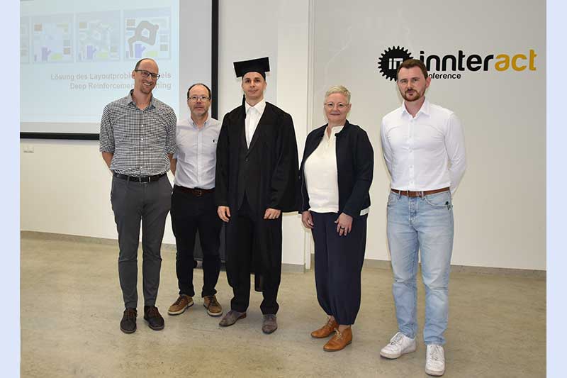 Hendrik Unger von der Professur Fabrikplanung und Intralogistik verteidigt erfolgreich seine Promotion.