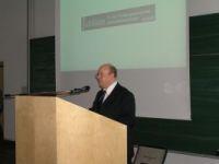 Prof. Dietzsch bei Vortrag