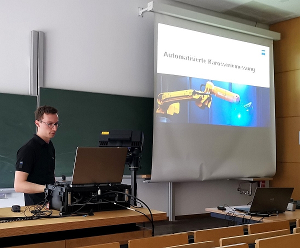 Lukas Tänzer, Anwendungstechniker der Carl Zeiss GOM Metrology GmbH, bei seinem Vortrag