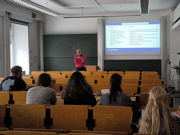 Dr. Andreas Kreyßig bei seinem Gastvortrag im Rahmen der Vorlesungsreihe Grundlagen der Messtechnik