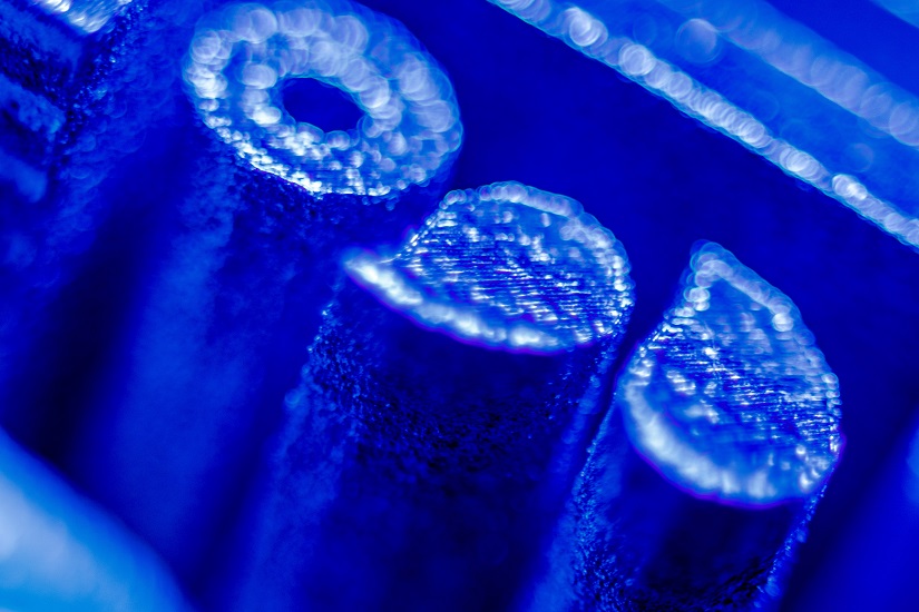 Additiv gefertigte Strukturen verschiedener Querschnitte mit hohem Aspektverhältnis, erzeugt mittels Lasersintern