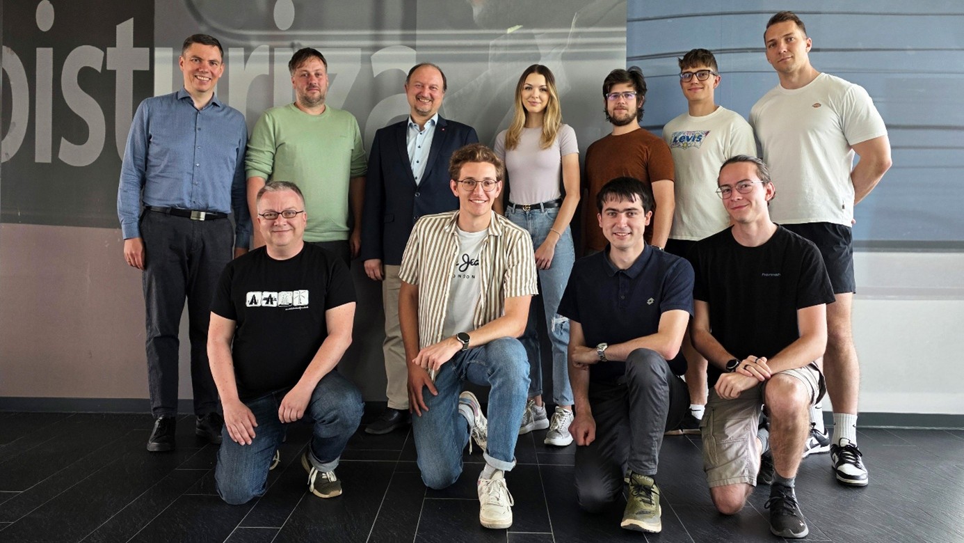 Tschechische Studierende des deutsch-tschechischen Maschinenbau-Masterstudiengangs „Produktionssysteme“ trafen sich mit Vertretern der TU Brno und ihren Betreuern der Professur Produktionssysteme und -prozesse an der TU Chemnitz. Quelle: TU Chemnitz/Katja Klöden