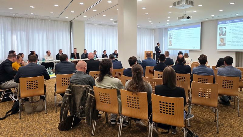 Prof. Martin Dix eröffnet das diesjährige Promovendenseminar. Quelle: TU Chemnitz/Katja Klöden