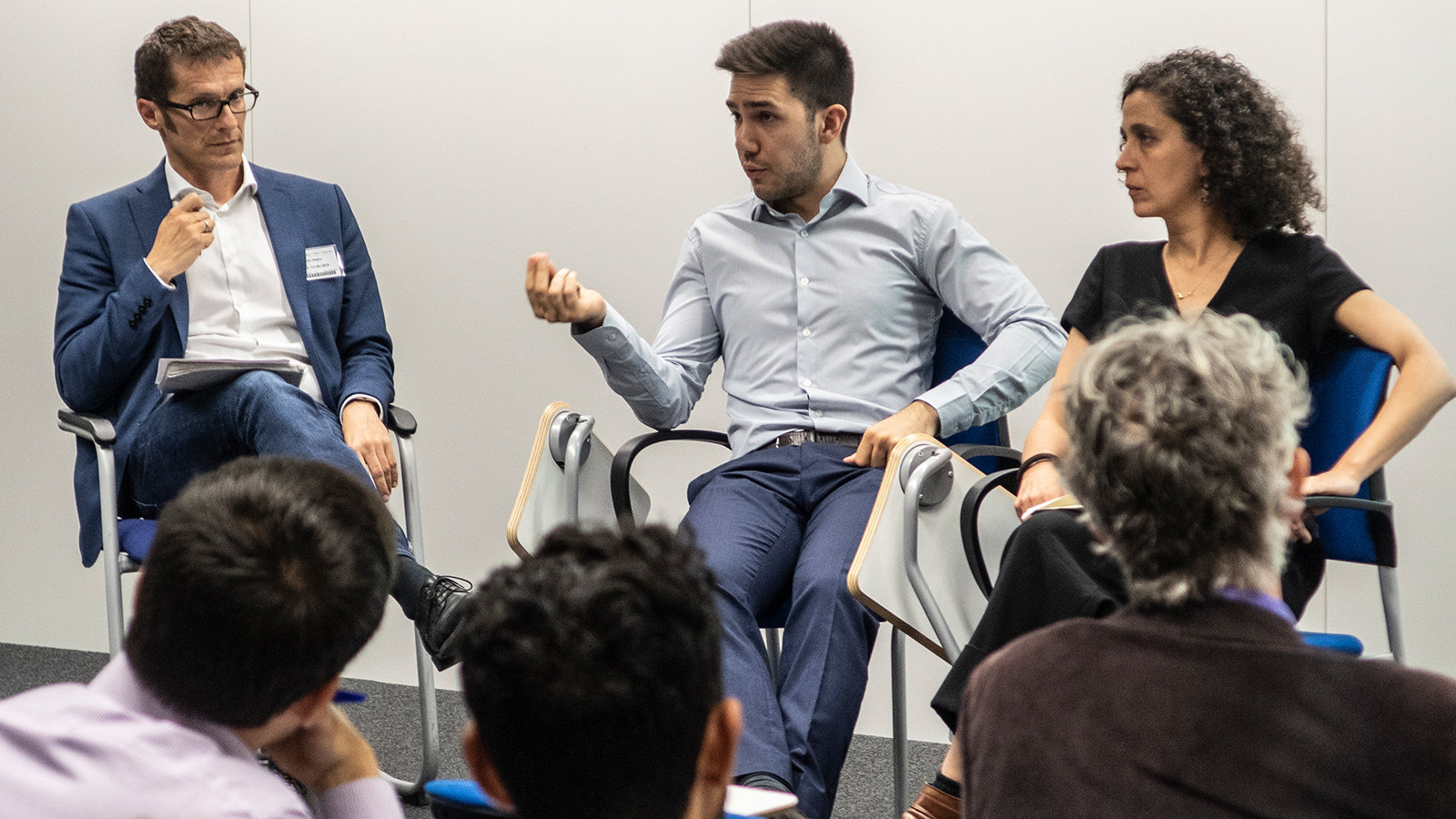 Martin Wagner, Minos Mouzourakis und Blanca Garcés stellen ihre Forschungsergebnisse zur Debatte. Foto: Melanie Kintz