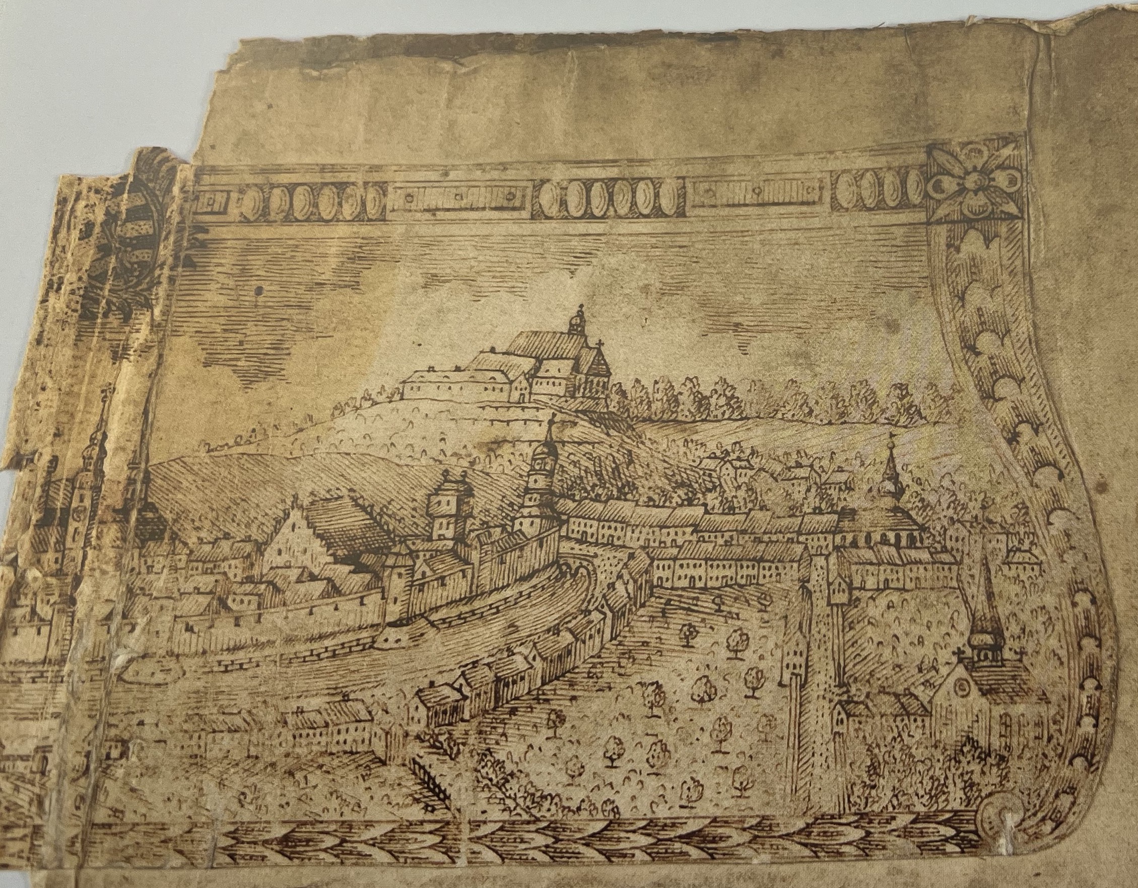 Fragment einer Ansicht von Stadt und Schloss Chemnitz, Federzeichnung um 1750