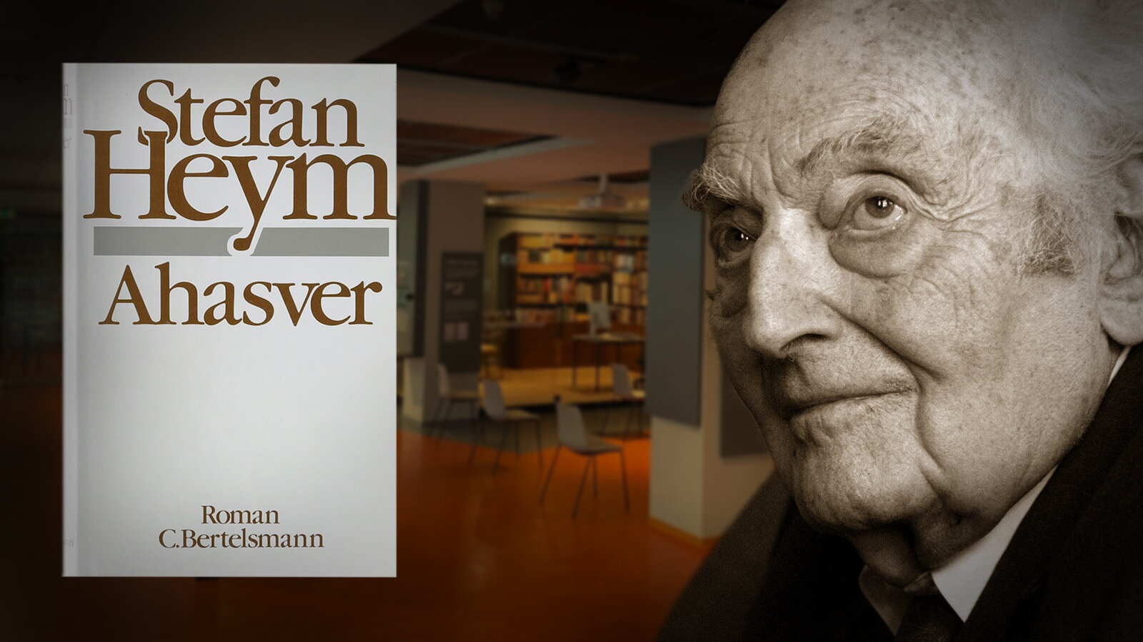 Bildlinks ist das Cover von Stefan Heyms Roman ‚Ahasver‘ zu sehen, rechts im Bild erscheint eine Portraitaufnahme von Stefan Heym, der mit leicht gehobenen Augen zur Seite blickt. Im Hintergrund zu sehen ist das Stefan-Heym-Forum mit der Arbeitsbibliothek des Autors.