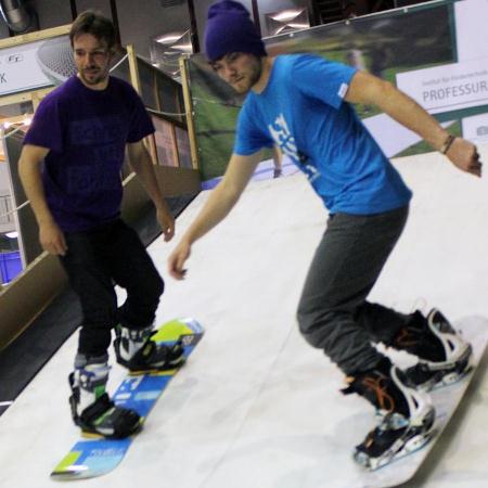 Auch für Snowboards ist die Textile Skipiste bestens geeignet