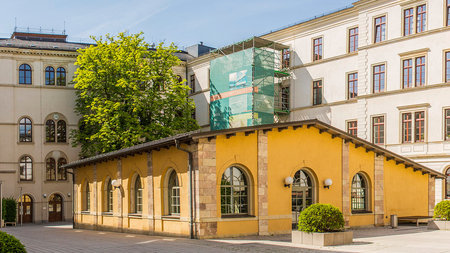 Gebäude Altes Heizhaus im Innenhof der TU Chemnitz.