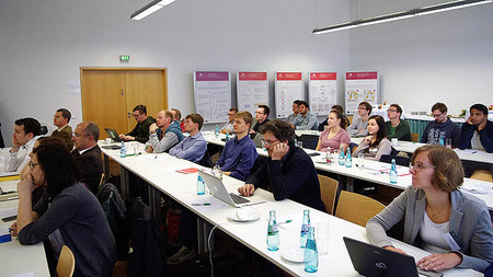 Teilnehmer des Symposiums im Seminarraum der TU Chemnitz.