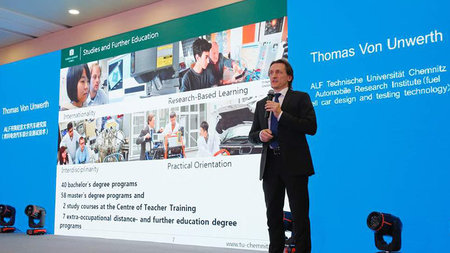 Prof. Dr. Thomas von Unwerth hielt in Guangzhou einen Vortrag über die TU Chemnitz.