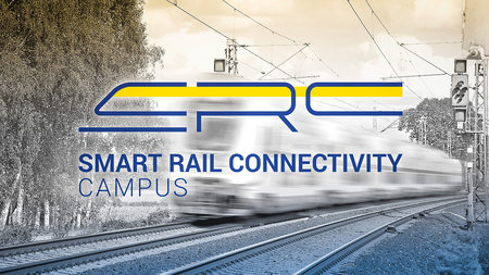 Logo des Projektes vor fahrendem Zug.