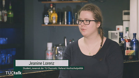 Bild von Jeanine Lorenz in einem Studentenclub 