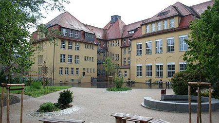 Das Schulgebäude des Johannes-Kepler-Gymnasiums auf der Humboldthöhe.