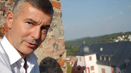 Prof. Dr. Christoph Fasbender vor der Osterburg in Weida