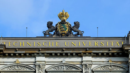 Sächsisches Wappen auf dem Dach der TU Chemnitz.