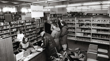 Blick in den Ausleihbereich der Stadtbibliothek 