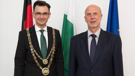 Prof. Dr. Gerd Strohmeier, Rektor der TU Chemnitz, verabschiedete Prof. Dr. Egon Müller.