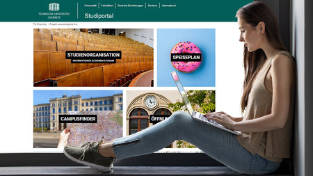 Frau sitzt auf Fensterbank, dahiner sieht man die Homepage des Studiportals