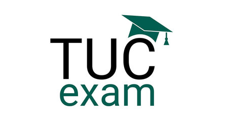 Namenszug TUCCexam bildet  zusammen mit einem schwarzen Doktorhut das Logo