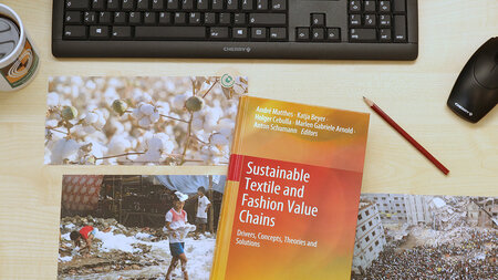 Ein Buch liegt auf einen Schreibtisch. Titel des Buches: Sustainable Textile and Fashion Value Chains
