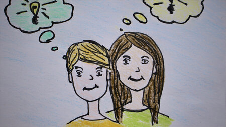 Ein junge und ein Mädchen mit Denkblasen über dem Kopf.