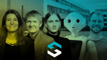 Zwei junge Frauen, zwei junge Männer und ein Roboter stehen nebeneinander. 