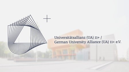 Schriftzug vor einem Gebäude