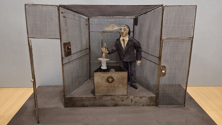 Bühnenbildentwurf mit zwei Handpuppen. 