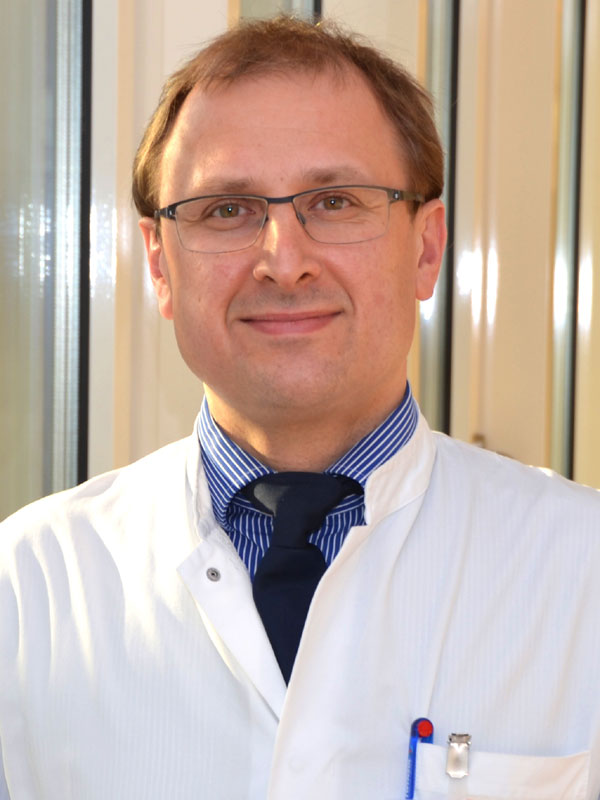 Dr. <b>Sven Seifert</b>, Chefarzt der Thorax-, Gefäß- und endovaskuläre Chirurgie ... - 1359450904-4797-0