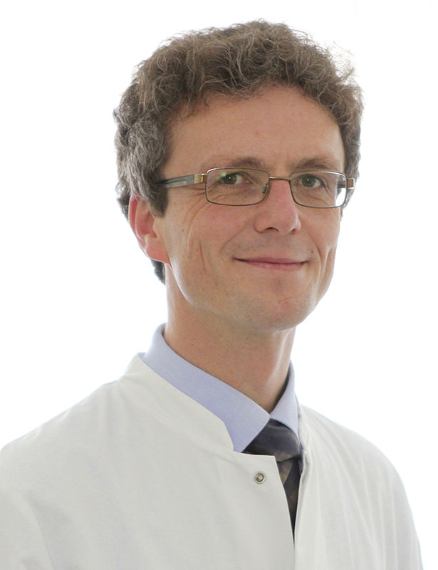 Dr. <b>Axel Hübler</b>, Chefarzt der Klinik für Kinder- und Jugendmedizin am Helios ... - 1402909526-5896-0