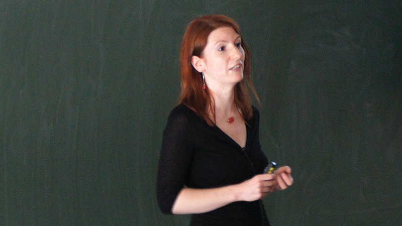 Aufnahme Alexandra Bendixen während des Vortrags.