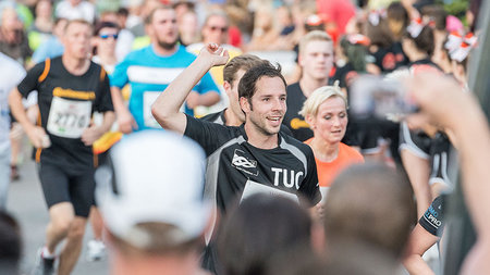 Runner with a shirt of Chemnitz University of Technology