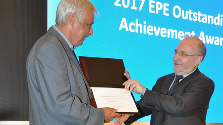 Prof. Josef Lutz receives a prize