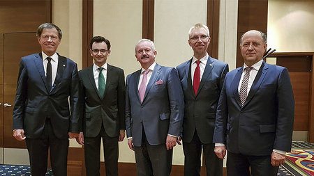 Prof. Dr. Reimund Neugebauer (middle) is congratulated by the President of the Saxon State Parliamen